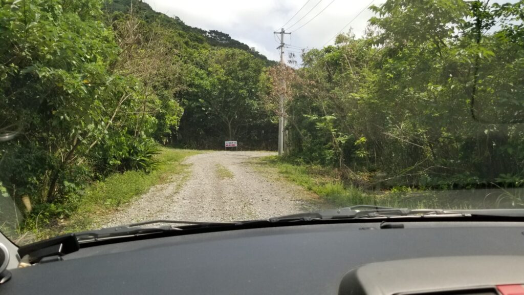 尖閣神社への道