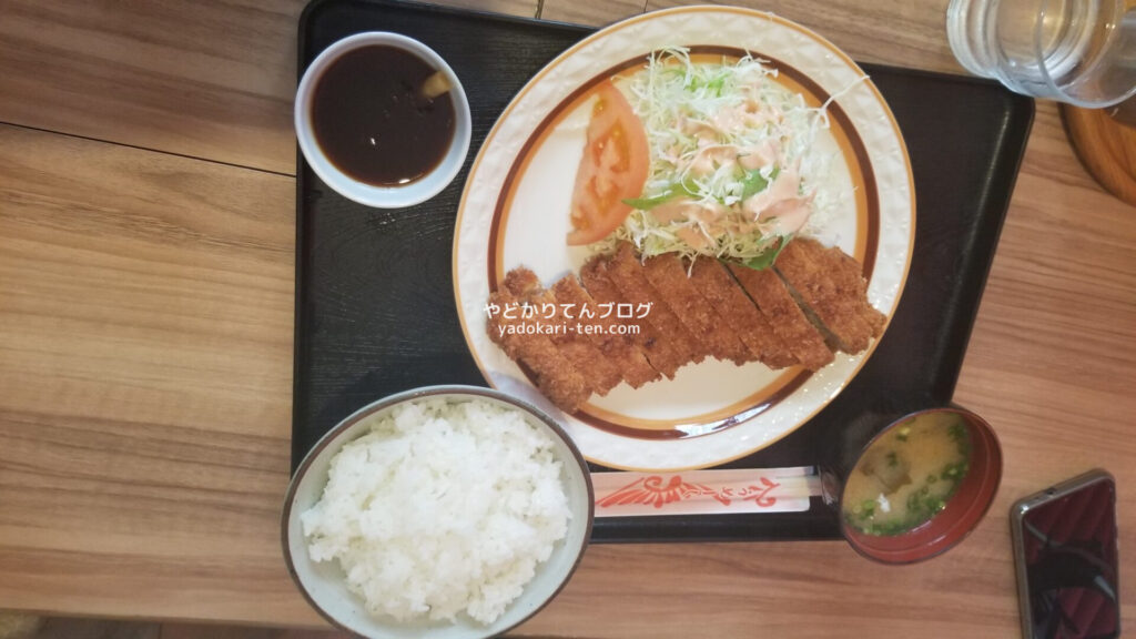 オアシスのとんかつ定食