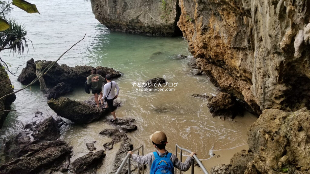 サビチ洞パワースポットきのこ岩への階段