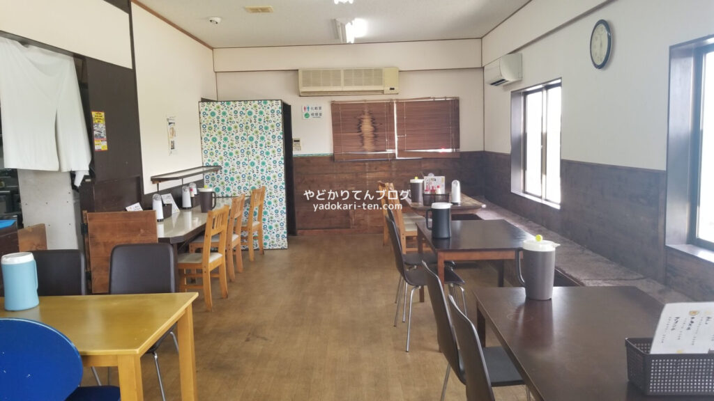 石垣島とけい台食堂の店内