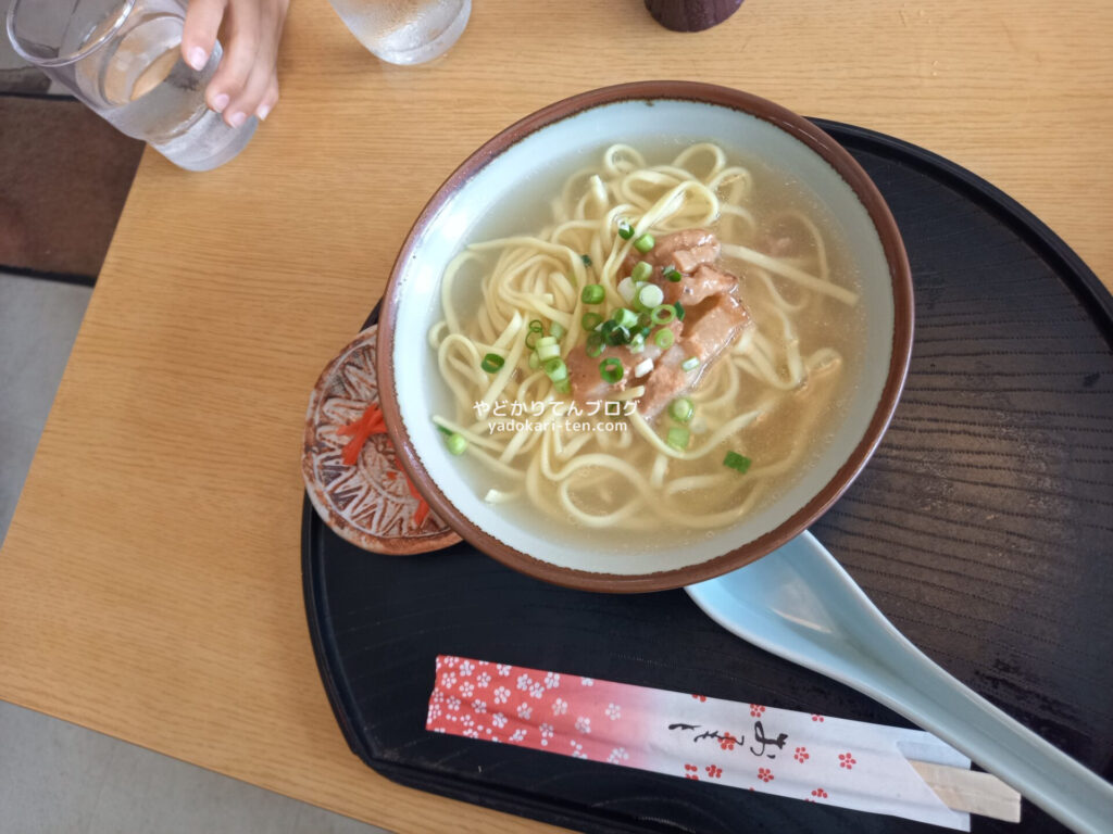 茶屋レストランガーラのソーキそば小