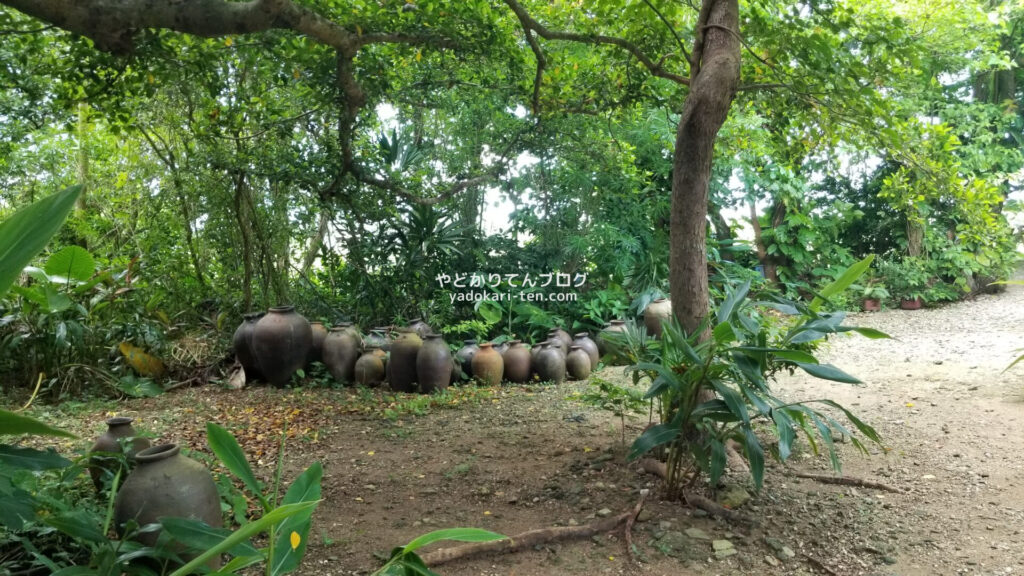 石垣島やちむん館の庭